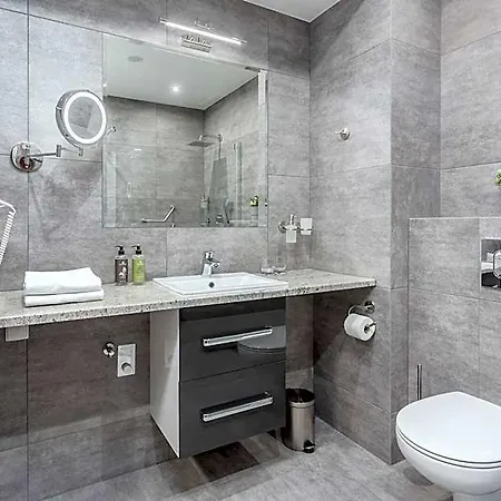 Deo Plaza Riverside By Renters 4*