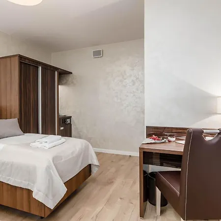 Deo Plaza Riverside Residences By Renters 4* غدانسك